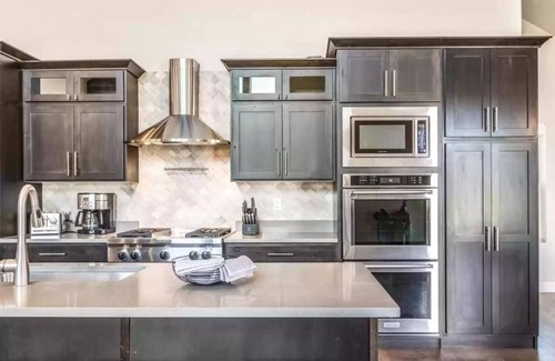 Pinebrook House | Modern Townhome with Private Hot Tub & Mountain Views