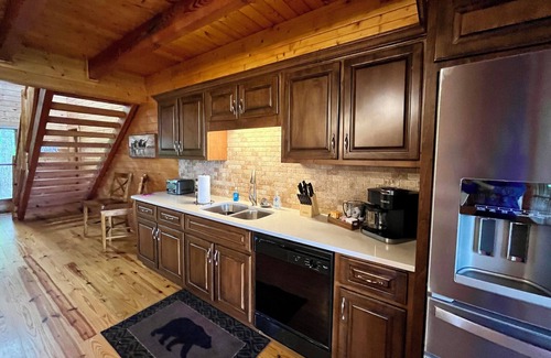 Spencer Cabin | Cozy Cabin with Pool & Kitchen - Minutes to Fall Creek Falls