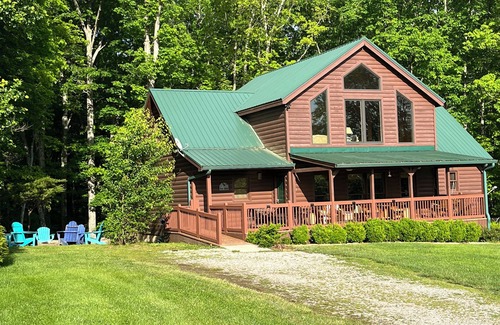 Spencer Cabin | Cozy Cabin with Pool & Kitchen - Minutes to Fall Creek Falls