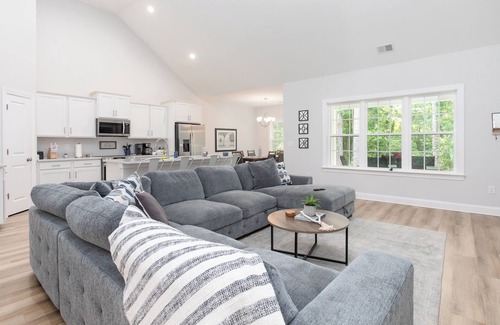Pawleys Island House | Minutes to Beach & Golf: KING Bed, Pet Friendly Retreat