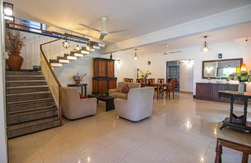 Rathmalana House | Family Villa with Balcony & Private Beach - 4-Star Stay