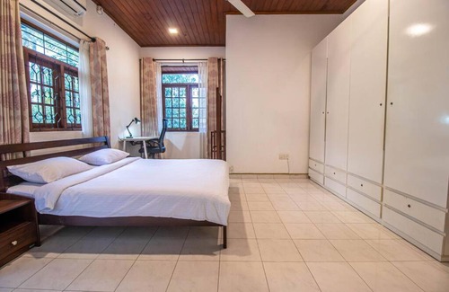 Rathmalana House | Family Villa with Balcony & Private Beach - 4-Star Stay