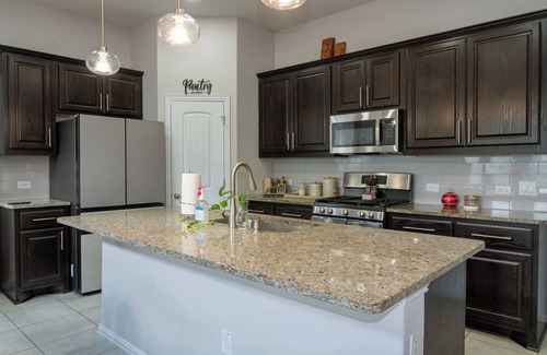 Manchaca House | Spacious 4BR ATX Retreat-Family Friendly with 3 King Beds