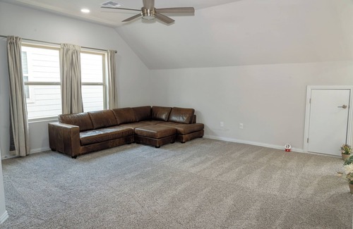 Manchaca House | Spacious 4BR ATX Retreat-Family Friendly with 3 King Beds