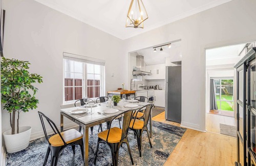 Belfield House | Spacious 4BR Straithfield house close 2 airport city