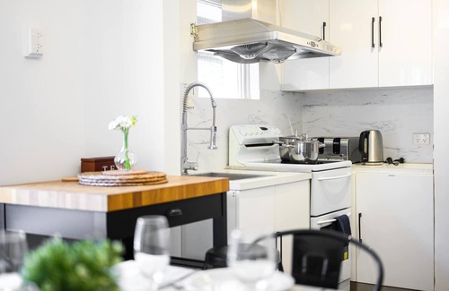 Belfield House | Spacious 4BR Straithfield house close 2 airport city
