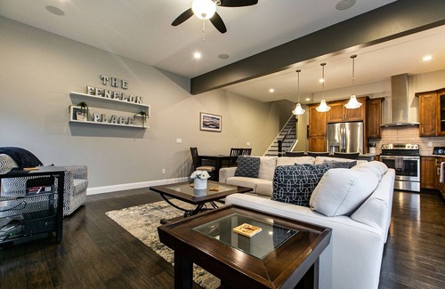 Dubuque House | Riverside Townhome with Spa & Breakfast in Historic Dubuque