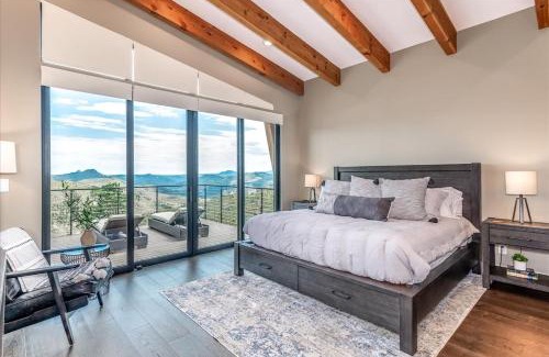 Bailey House | Relaxing Retreat at The Bailey Lodge with Hot Tub & Patio