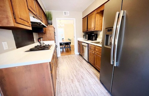East Memphis House | Spacious 4BR! Central location!