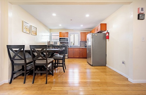 Jamaica Estates Apartment | Modern Apartment, Steps to Subway & Family-Friendly Amenities
