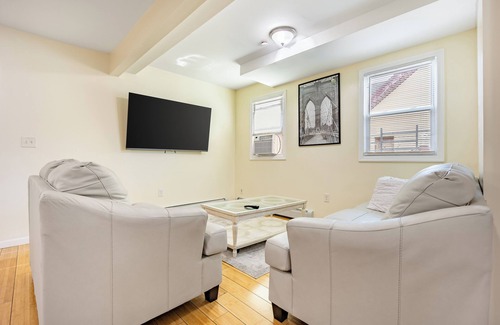 Jamaica Estates Apartment | Modern Apartment, Steps to Subway & Family-Friendly Amenities
