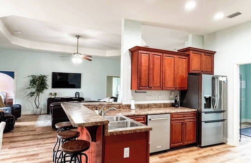 Foley House | Spacious 4BR Family Home – Near OWA, Beaches & Zoo, Spacious 4BR Family Home