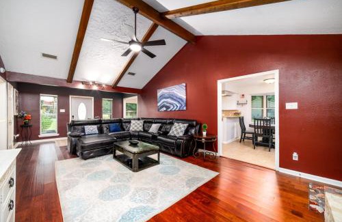 Timberlake Estates House | Spacious 4BR Getaway in Cypress with Style