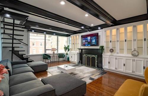 Gold Coast Apartment | Relaxing 4-Bedroom Gold Coast Duplex with Jacuzzi & Valet
