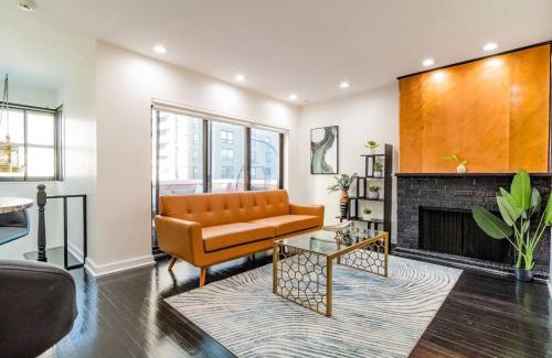 Gold Coast Apartment | Relaxing 4-Bedroom Gold Coast Duplex with Jacuzzi & Valet