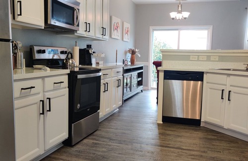 High Point House | King-Sized Bedroom Near HPU with Pool & Spa Amenities