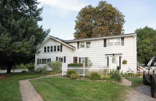 Spencerport House | Spacious 4BR Home w/AC - 15 min from universities & downtown Rochester