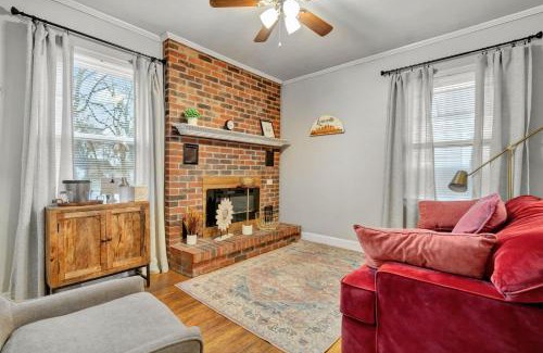 Taylor Berry House | Cozy 4BR Home with Family-Friendly Vibes in Louisville