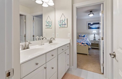 Sun Ridge House | Top-Rated 4BR Bayside Retreat - Steps from Beach & Pool