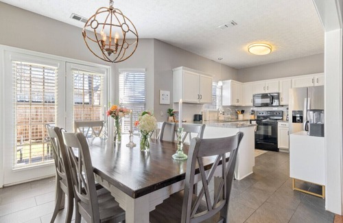 Hurwood Heights House | Pet-Friendly 4BR Retreat by Geodis Park – Guest Rated 9.8