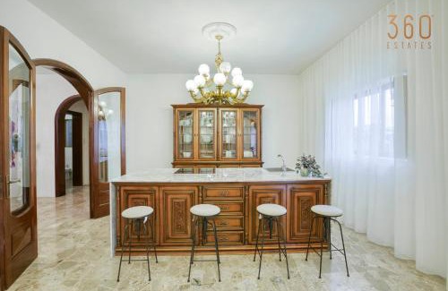Swieqi Apartment | Relaxing 4BR Oasis in St. Julians - Family Friendly Stay