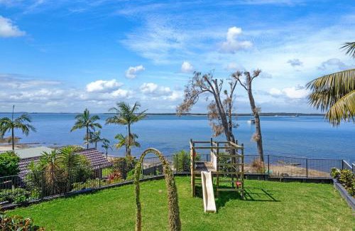 Taren Point House | Spacious 4BR Riverfront Getaway in Taren Point