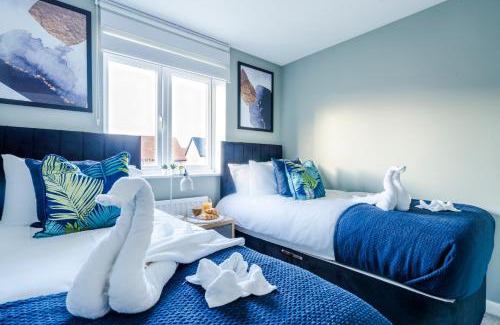 Milton Keynes House | Family-Friendly 4BR Townhouse with Free WiFi & Parking
