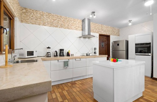 Ponton Villa | Inviting 4BR Villa with Private Pool & Ideal Location
