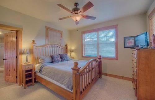 Vista Point House | Relaxing 4BR Retreat with Hot Tub Near BreckConnect Gondola