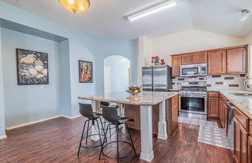Humble House | Spacious 4BR Yard by IAH – 30 Day stays