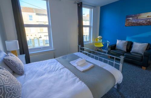Liverpool House | Ideal 5 Bed House for Groups with Great Location & Amenities