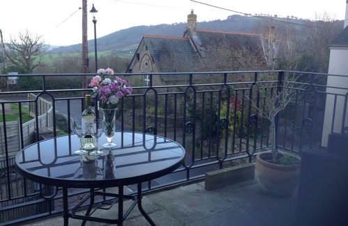 Kentchurch House | Beautiful 5-Bedroom Retreat with Hot Tub in Grosmont