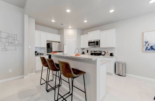 Troy House | Spacious 5-Bed Retreat in Troy