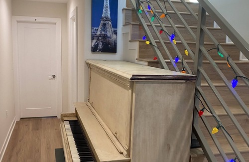 Los Angeles Apartment | 5-Bedroom Apartment in Trendy Los Angeles with WiFi & Spa