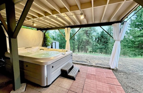 Goldendale Cabin | Spacious 5-bedroom dome home 13 min from Goldendale Observatory