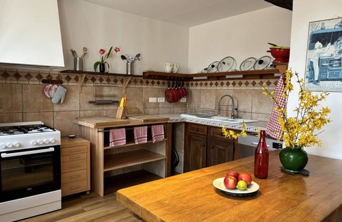 Trezelles Cottage | Pet-Friendly Gite Trézelles: Ideal for Family Getaways
