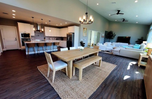 Point Venture House | Spacious 5-bedroom house in serene Lago Vista with WiFi, AC