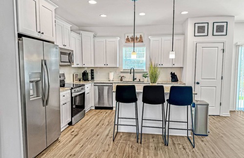 Toddville Road House | Family-Friendly 5-Bedroom Home with Garage in Charlotte