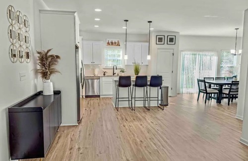 Toddville Road House | Family-Friendly 5-Bedroom Home with Garage in Charlotte