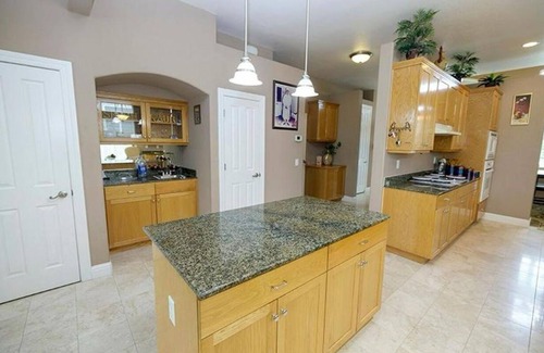 Elk Grove House | Spacious 5-bedroom house in delightful Elk Grove with AC, WiFi,fitness equipment