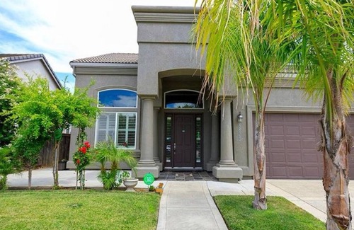 Elk Grove House | Spacious 5-bedroom house in delightful Elk Grove with AC, WiFi,fitness equipment