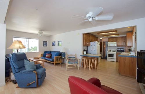 Avalon House | Inviting 5-Bedroom Beachside Retreat with Stunning Ocean Views