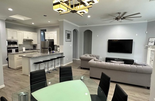 Garland House | Spacious 5-bedroom Home for Large Family