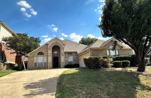 Garland House | Spacious 5-bedroom Home for Large Family