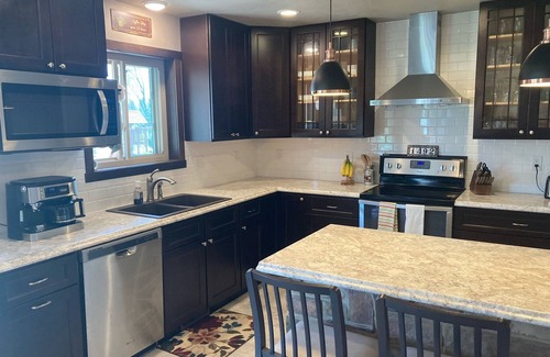 Neenah House | Spacious 5-Bedroom Home in Quiet Neighborhood