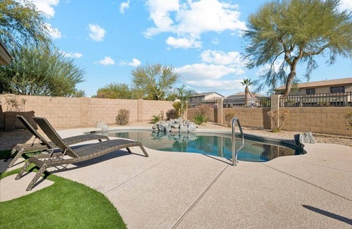 Palm Valley House | Spacious 5-bedroom house with Heated Pool
