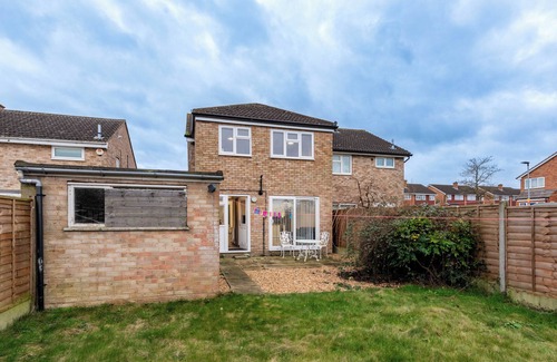 Renhold House | Spacious 5-bedroom house with WiFi in enjoyable Bedford