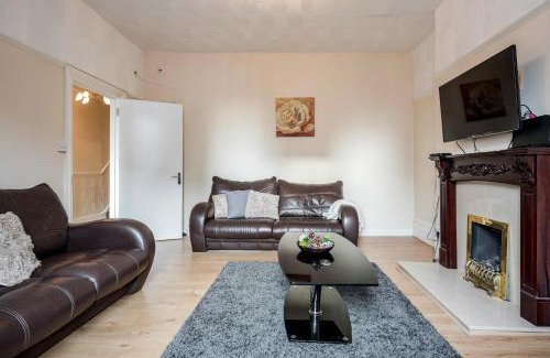 Gravesend Apartment | Family-Friendly 5 Bedroom House in Gravesend Awaits You