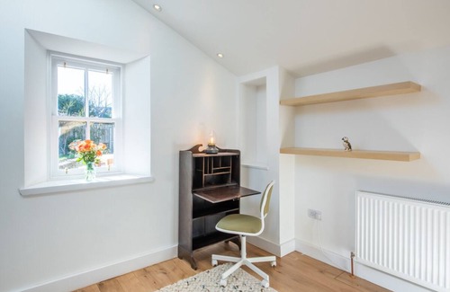 Kinloss House | Pet-Friendly 5 Bedroom Cottage in Findhorn for Families