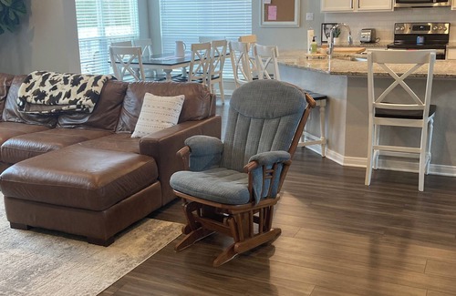 College Station House | Spacious 5-bedroom TAMU house in Bryan with WiFi, AC